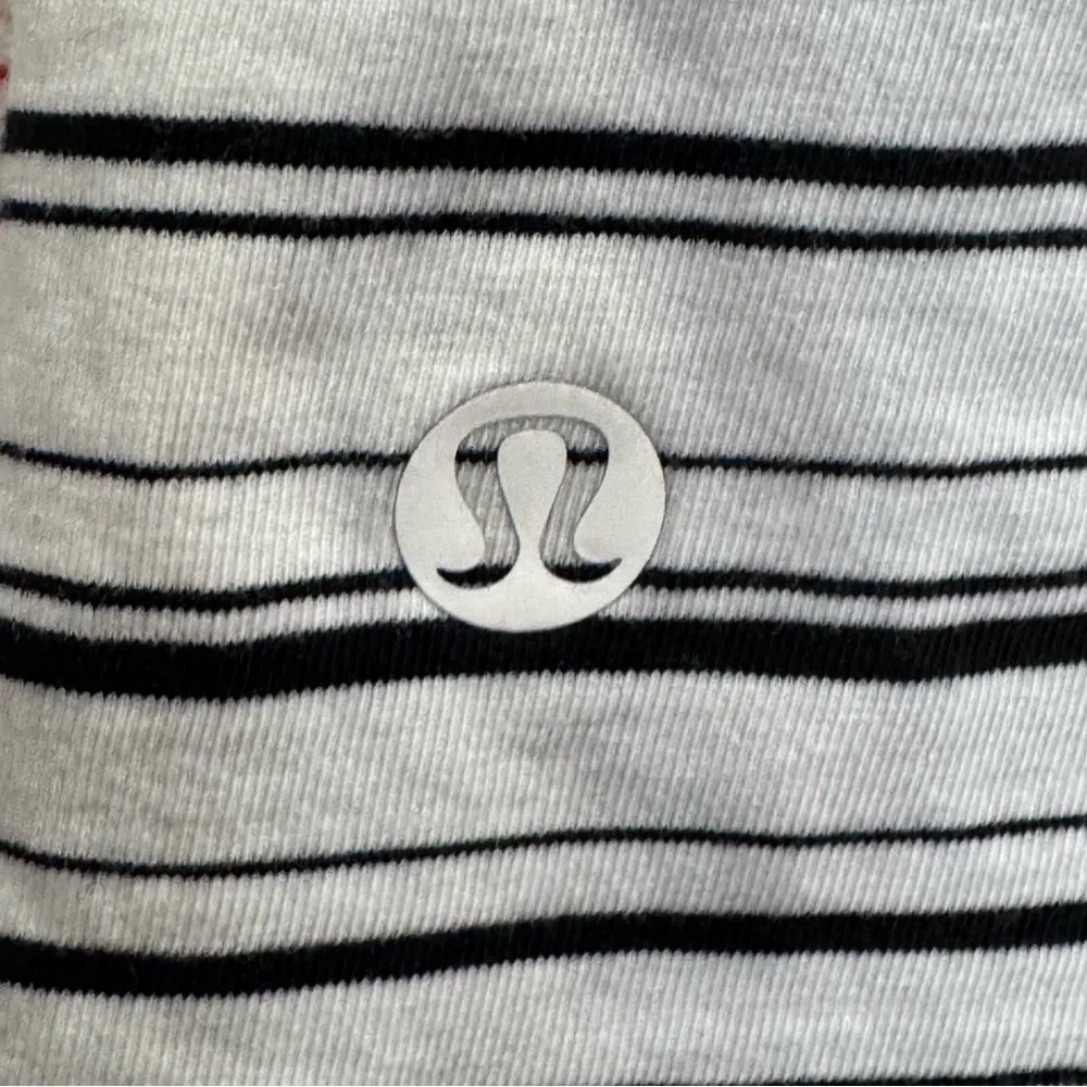 Lululemon All Tied Up Tank in Cut Back Stripe White Black Sz 8